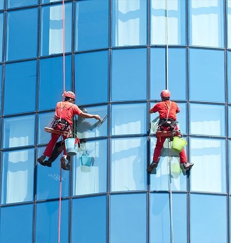 Мытье фасадов промальпинистами в Первоуральске